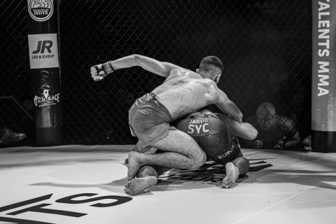 Azerbaijani MMA fighter wins choke at MMA Talents in Poland