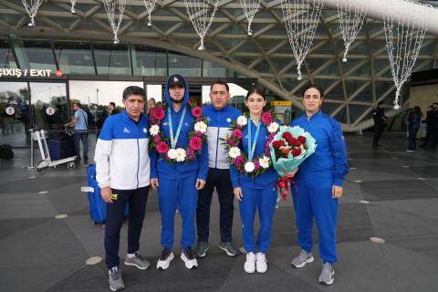 Azerbaijani taekwondo team returns home from Islamic Solidarity Games - PHOTO