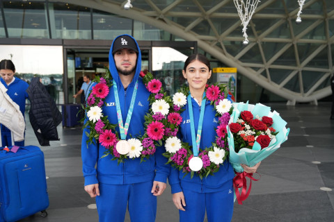 Azerbaijani taekwondo team returns home from Islamic Solidarity Games - PHOTO