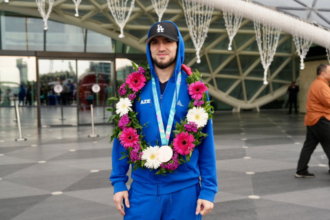 Azerbaijani taekwondo team returns home from Islamic Solidarity Games - PHOTO