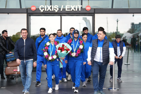 Azerbaijani taekwondo team returns home from Islamic Solidarity Games - PHOTO