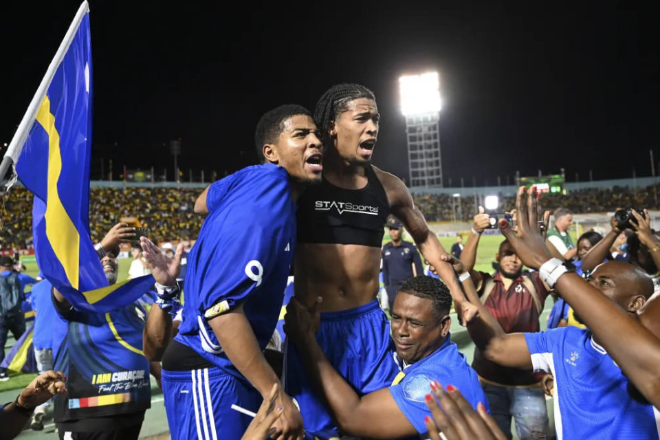 Futbolda Kürasao möcüzəsi: Dünya çempionatları tarixinin ən kiçik dövləti - VİDEO