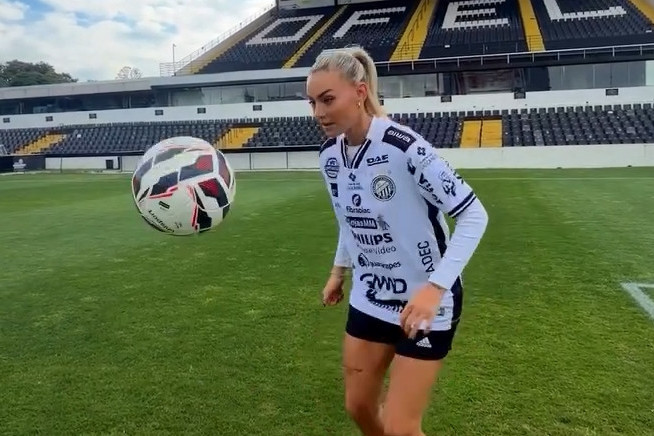 Aycan Yanaç ilk “YouTube” videosu üçün “Fənərbağça”nın əfsanəsi ilə görüşüb - VİDEO