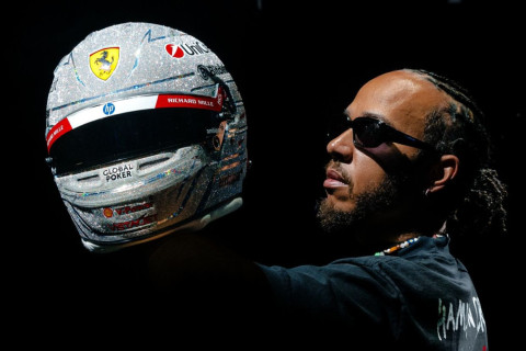 Hemilton Las-Veqas Qran-prisi üçün yeni dəbilqəsini təqdim edib - FOTO