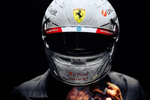 Hemilton Las-Veqas Qran-prisi üçün yeni dəbilqəsini təqdim edib - FOTO