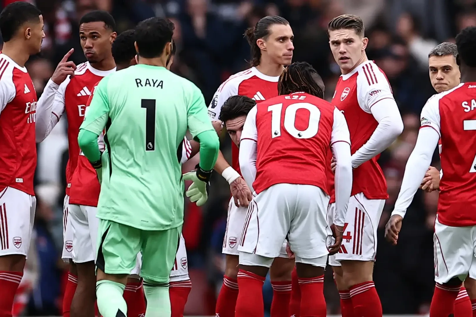 Клубы АПЛ проголосовали против потолка зарплат