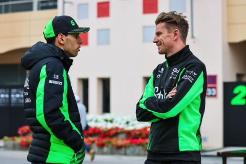 "Кик-Заубер" показал специальные комбинезоны перед Гран-при Лас-Вегаса - ФОТО