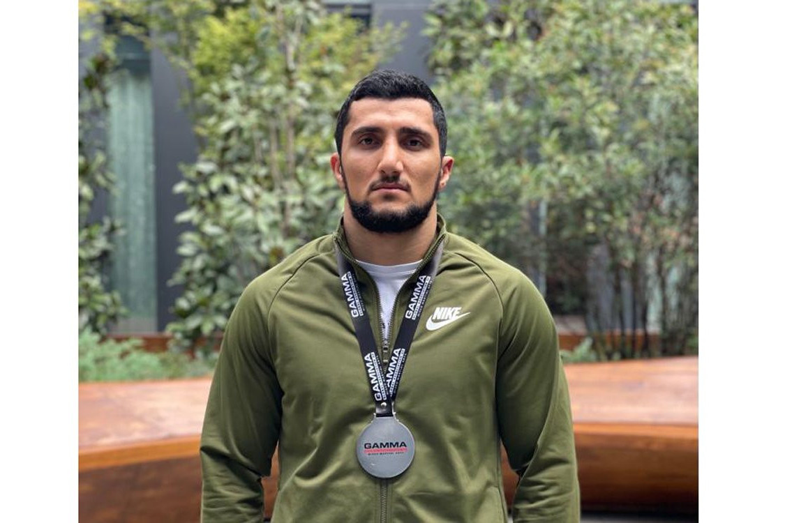 MMA döyüçüsü Fərman Həsənov özbəkistanlı rəqibini məğlub edib - VİDEO