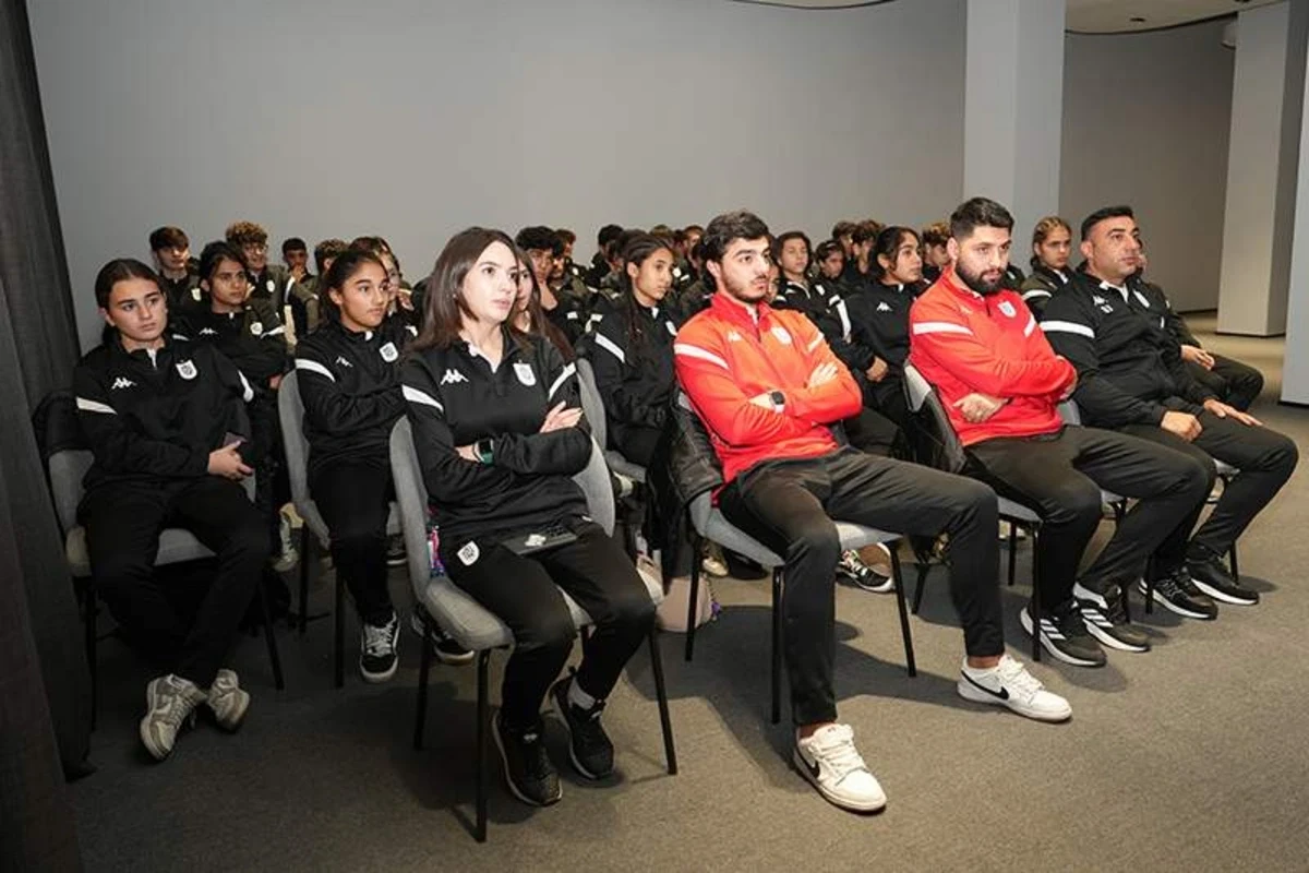 “Neftçi”nin futbolçuları üçün seminar keçirilib - FOTO
