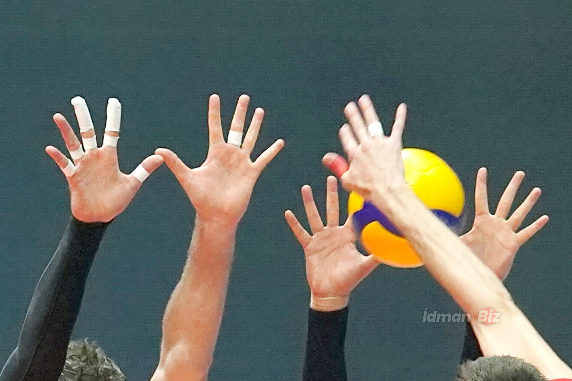 Высшая лига Азербайджана по волейболу: сегодня пройдут два матча