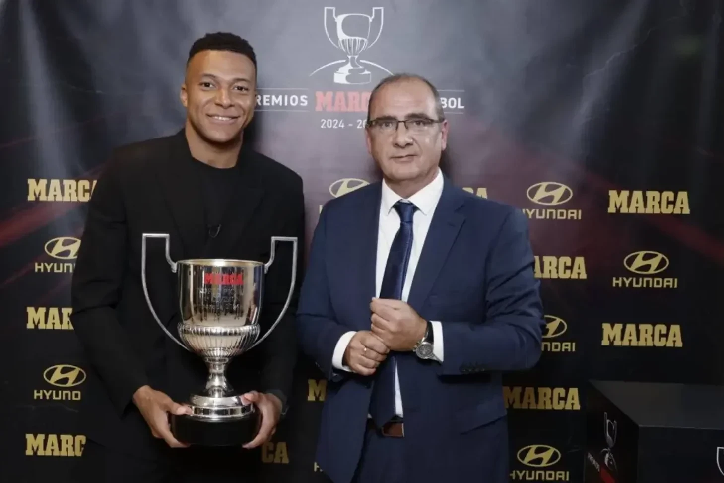 Мбаппе получил трофей Пичичи как лучший бомбардир Ла Лиги