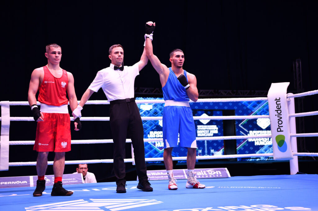 Азербайджанский боксер вышел в полуфинал чемпионата Европы