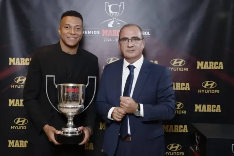 Мбаппе получил трофей Пичичи как лучший бомбардир Ла Лиги