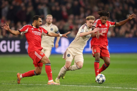 "Бенфика" на выезде обыграла "Аякс" в Лиге чемпионов - ВИДЕО