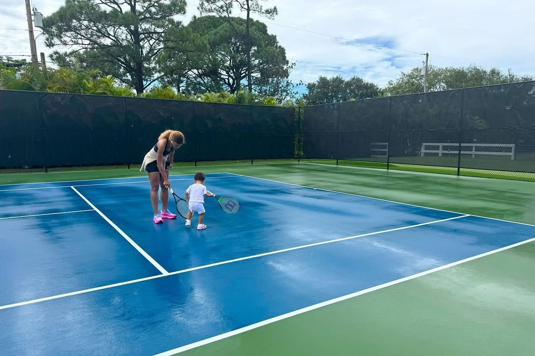 Серена Уильямс показала, как играет в теннис с дочкой - ФОТО