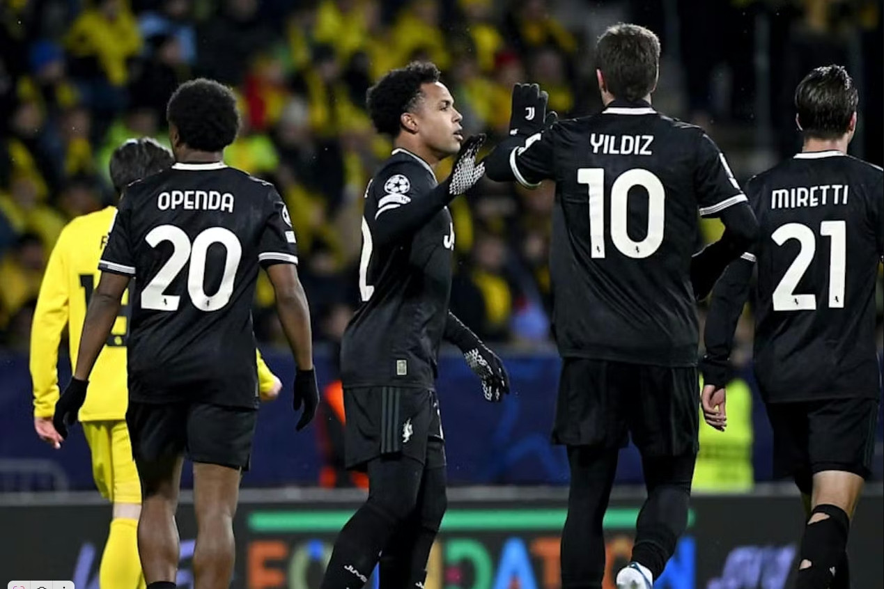 “Yuventus” futbolçuları Norveçə gələn 500 azarkeşə formalarını hədiyyə etdilər - VİDEO