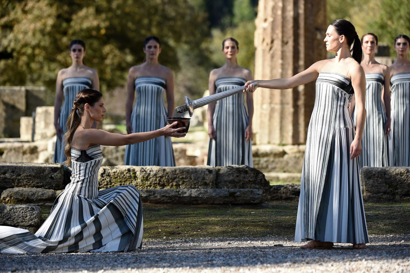 В Древней Олимпии зажжен огонь Олимпийских игр - ФОТО/ВИДЕО