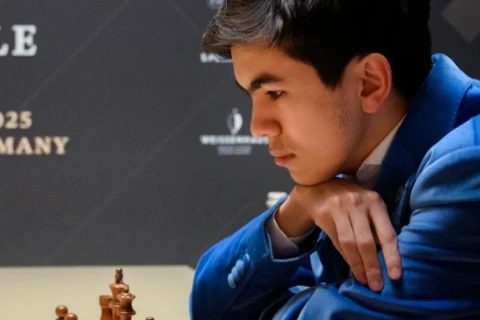 19 yaşlı özbəkistanlı şahmatçı Dünya Kubokunun tarixində çempion adını qazanan ən gənc qrossmeyster olub - VİDEO