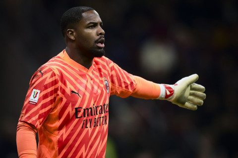 "Челси" возобновил контакты с агентами голкипера "Милана"