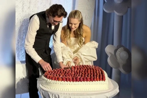 Rusiya millisinin sabiq qapıçısı özündən 28 yaş kiçik teleaparıcı ilə ailə qurdu - FOTO