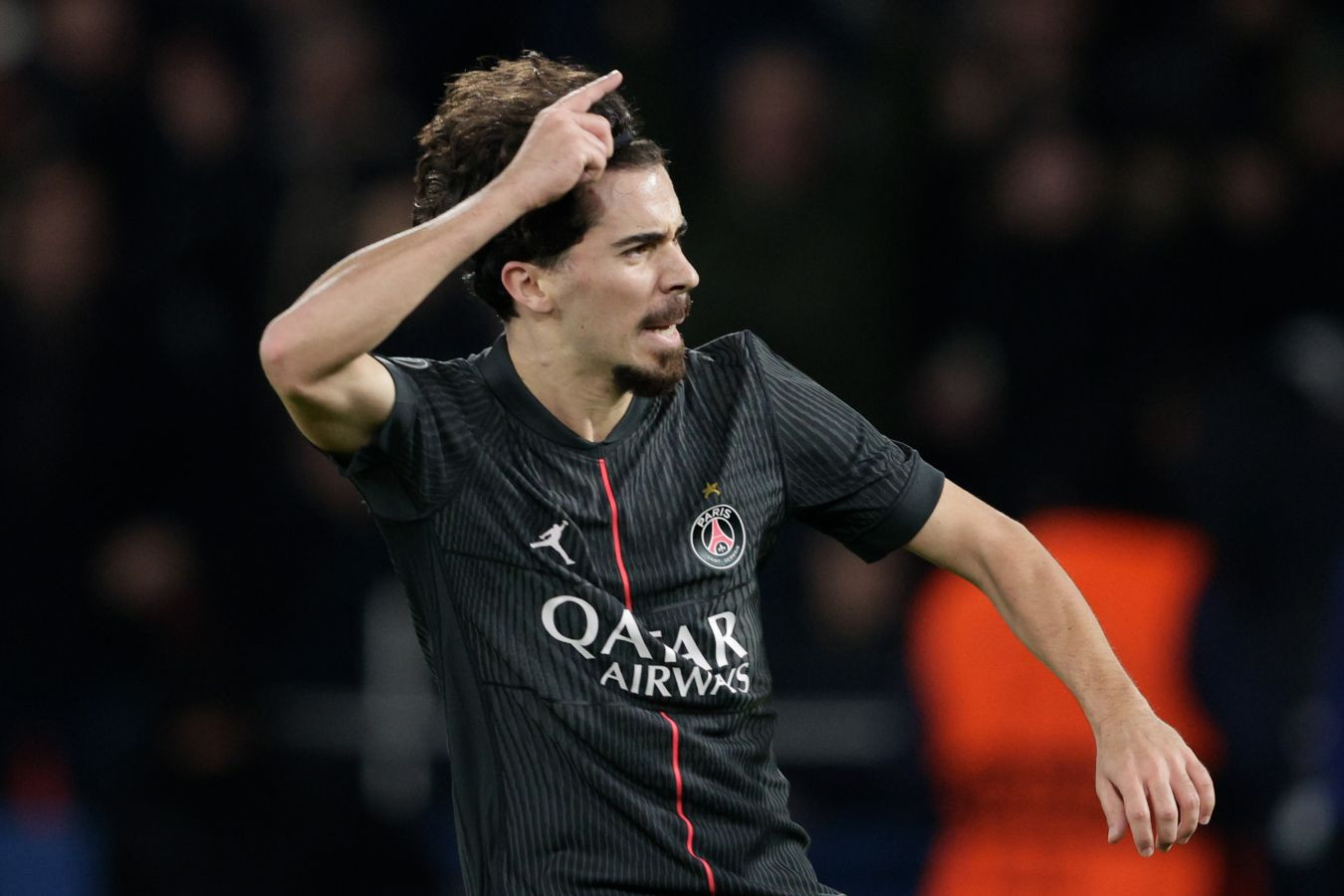 "Хет-трик Витиньи помог "ПСЖ" обыграть "Тоттенхэм" в матче с восемью голами и удалением - ВИДЕО