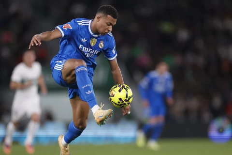 “Real Madrid” tarixində ilk dəfə səhmlərinin bir hissəsinin satışını müzakirəyə çıxarır