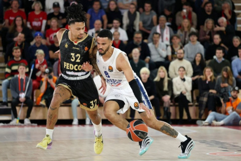 “Anadolu Efes” böyük fərqlə məğlub olub