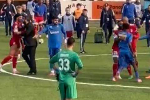 Rəşad Sadıqov futbolçuların davasının qarşısını aldı