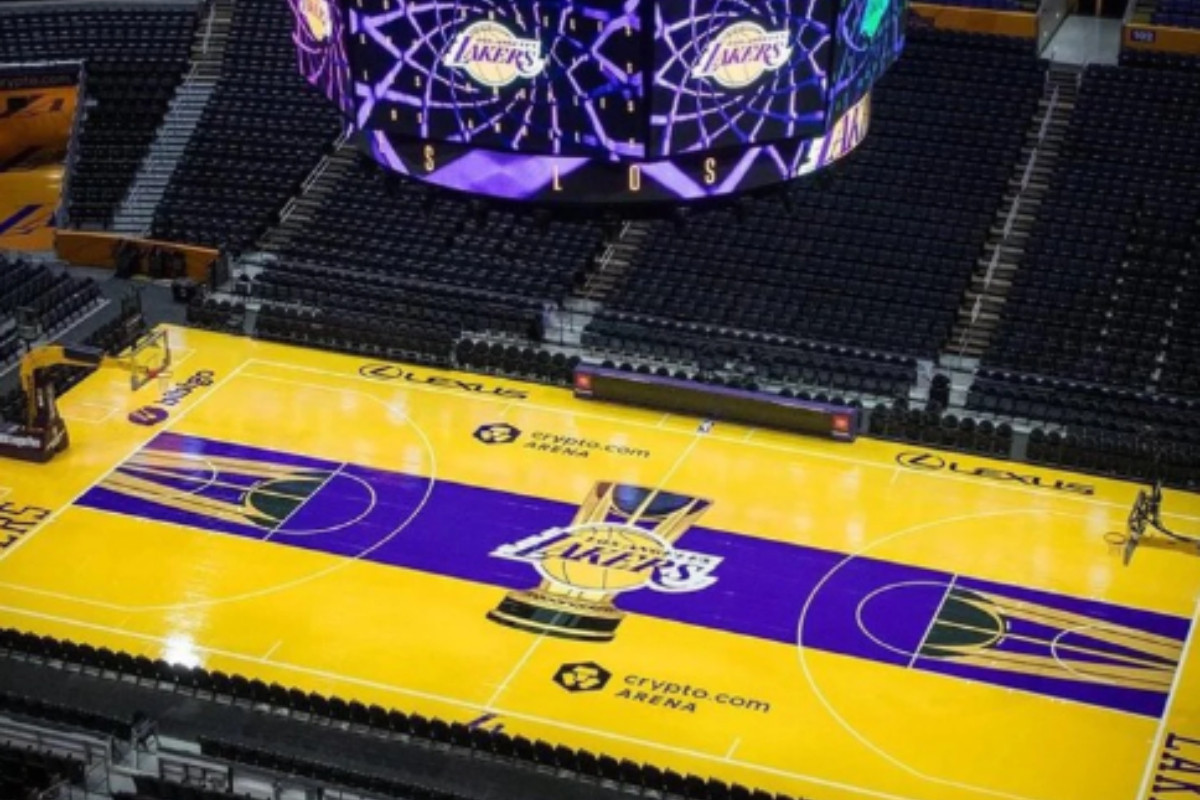 “Leykers” klubun oyunu üçün hazırlanan parketi istehsalçıya geri qaytarıb