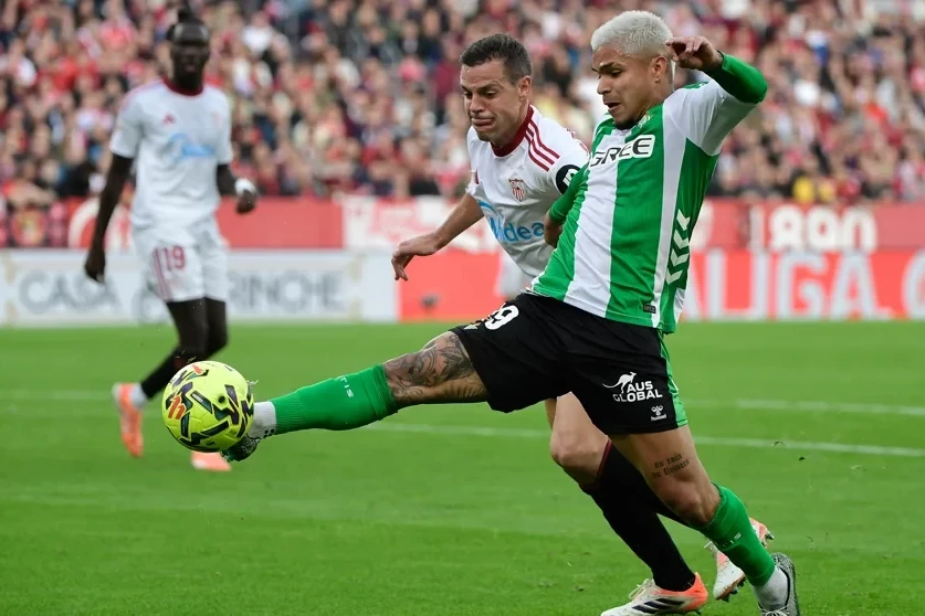 Sevilya derbisi qalmaqalla yadda qaldı - VİDEO