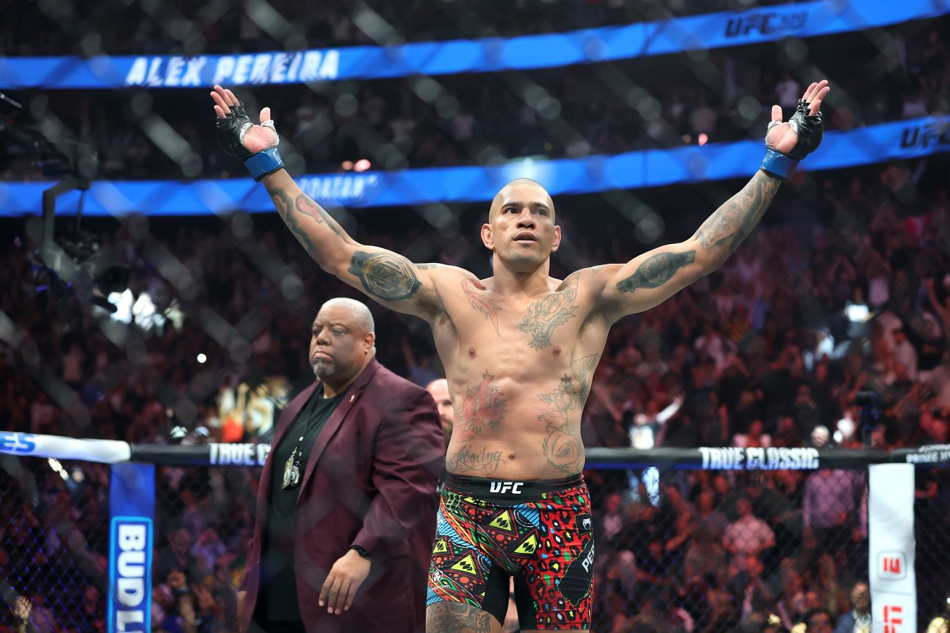 Чемпион UFC отправил в нокаут звезду Karate Combat - ВИДЕО