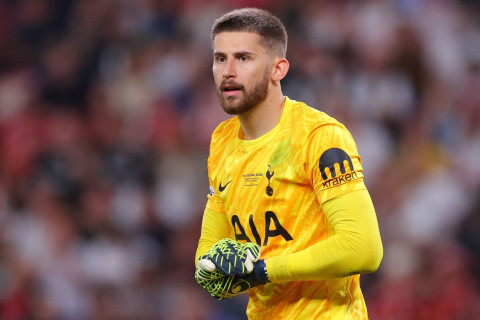 Тренер "Тоттенхэма" раскритиковал болельщиков за свист в адрес Викарио