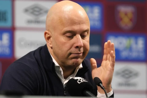 Arne Slot: “Uzun məğlubiyyət seriyasından sonra bu qələbə hamımız üçün böyük rahatlıqdır”