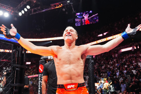 Боец UFC: "Каждый, у кого есть глаза, видит, что Месси играет интереснее Роналду"