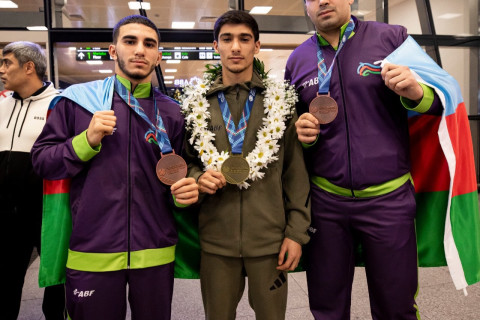Boks üzrə Azərbaycan milli komandası Vətənə qayıdıb - FOTO