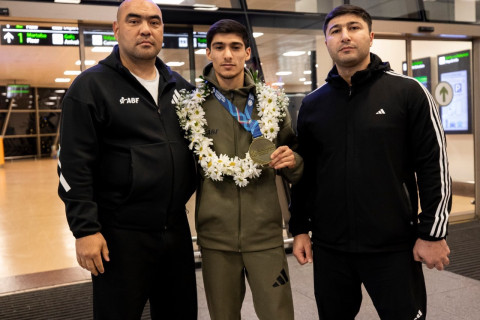 Boks üzrə Azərbaycan milli komandası Vətənə qayıdıb - FOTO