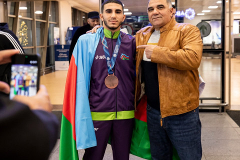 Boks üzrə Azərbaycan milli komandası Vətənə qayıdıb - FOTO