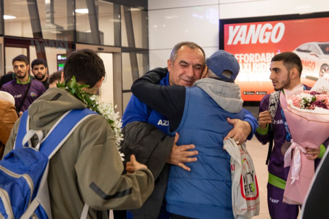 Boks üzrə Azərbaycan milli komandası Vətənə qayıdıb - FOTO