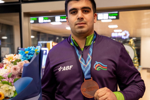 Boks üzrə Azərbaycan milli komandası Vətənə qayıdıb - FOTO