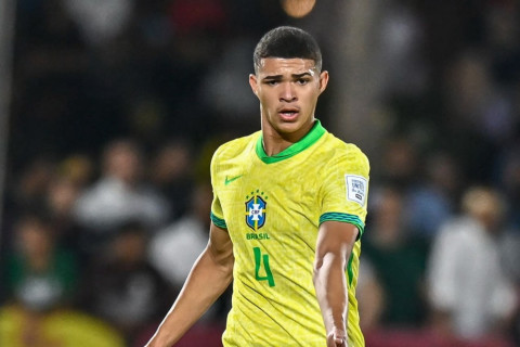 "МЮ" и "Челси" начали переговоры о трансфере защитника Бразилии