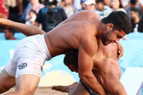 Dünya Güləş Birliyi Azərbaycanda çimərlik güləşinin inkişafını yüksək qiymətləndirib - FOTO