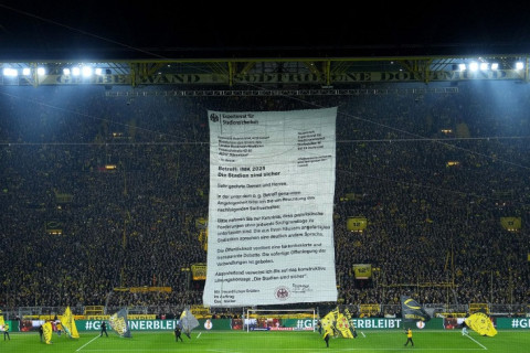 “Borussiya” azarkeşlərindən stadionda təhlükəsizlik tədbirlərinin sərtləşdirilməsinə maraqlı etiraz