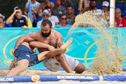 Dünya Güləş Birliyi Azərbaycanda çimərlik güləşinin inkişafını yüksək qiymətləndirib - FOTO