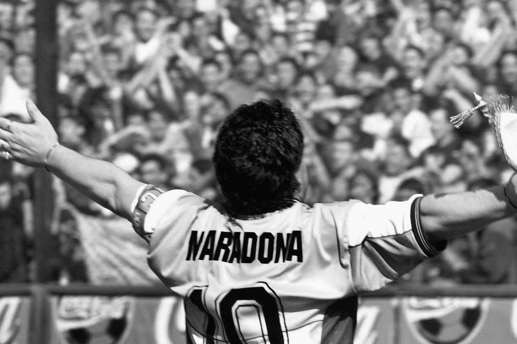 Maradonanın küçədə etdiyi gözlənilməz zarafatın görüntüləri illər sonra yayımlandı - VİDEO