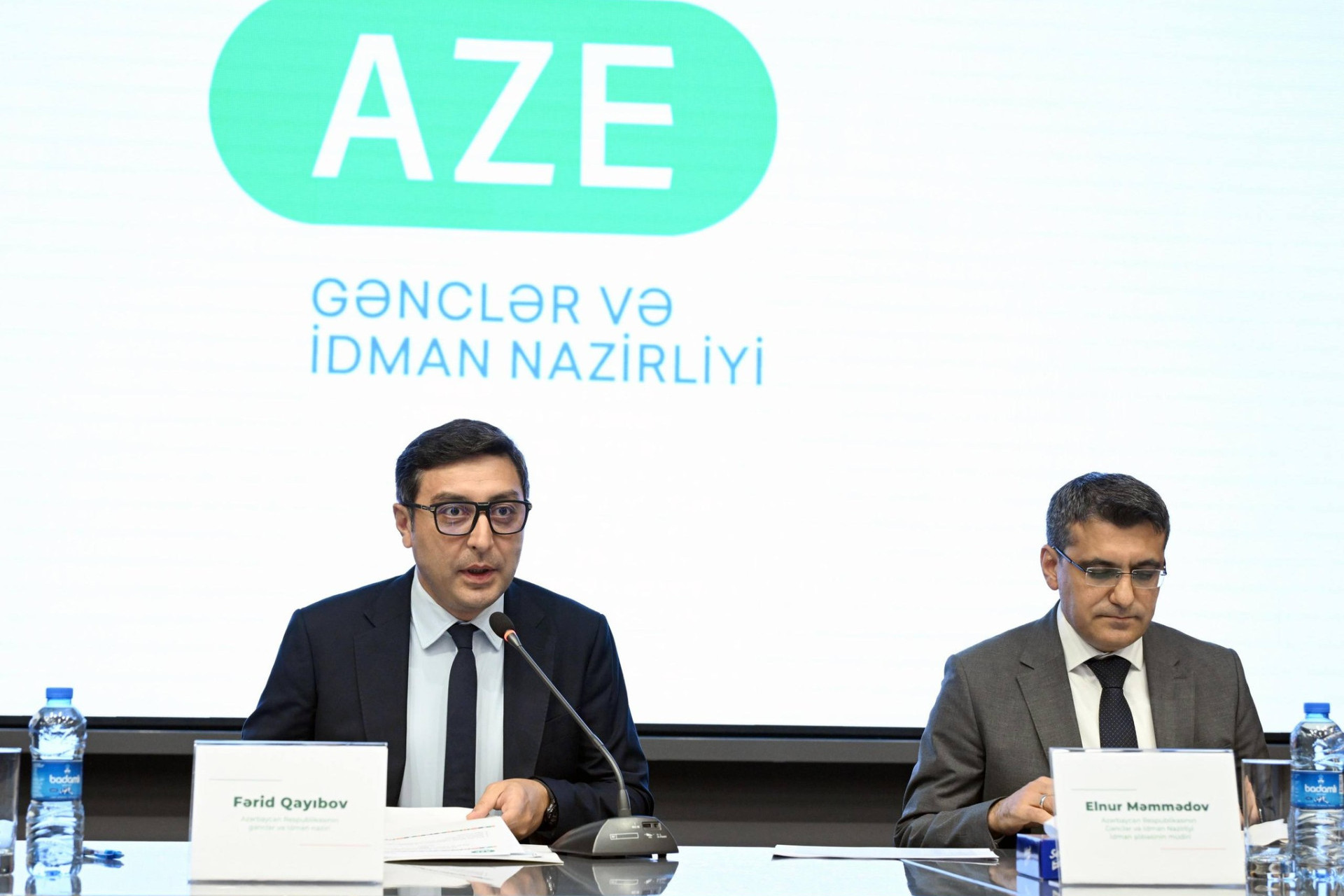 Fərid Qayıbov beynəlxalq yarışlarda yüksək nəticələr əldə etmiş idmançılarla görüşüb - FOTO