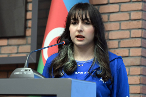 Fərid Qayıbov beynəlxalq yarışlarda yüksək nəticələr əldə etmiş idmançılarla görüşüb - FOTO