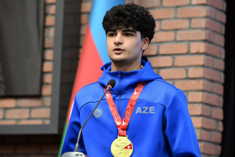 Fərid Qayıbov beynəlxalq yarışlarda yüksək nəticələr əldə etmiş idmançılarla görüşüb - FOTO