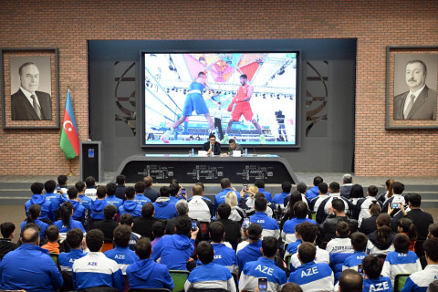 Fərid Qayıbov beynəlxalq yarışlarda yüksək nəticələr əldə etmiş idmançılarla görüşüb - FOTO