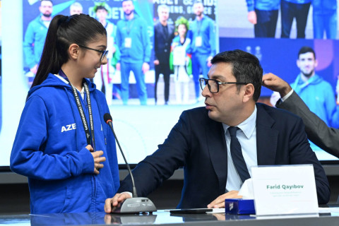 Fərid Qayıbov beynəlxalq yarışlarda yüksək nəticələr əldə etmiş idmançılarla görüşüb - FOTO