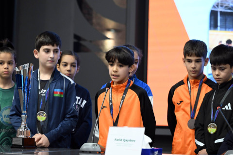 Fərid Qayıbov beynəlxalq yarışlarda yüksək nəticələr əldə etmiş idmançılarla görüşüb - FOTO
